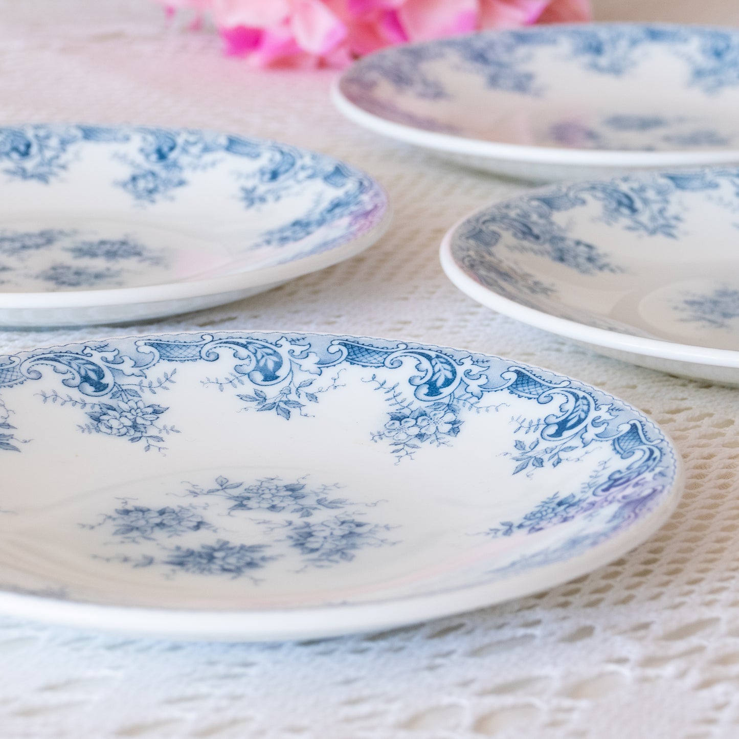 4 assiettes en opaline Rivanel