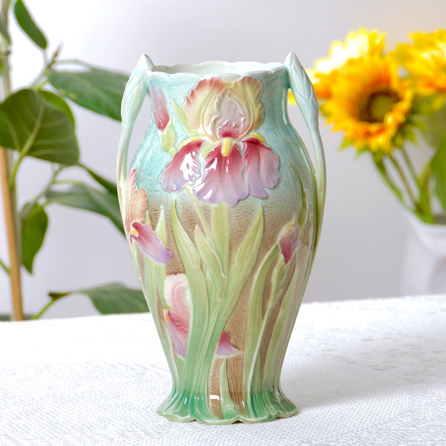 Grand vase amphore St Clément en barbotine Art Nouveau