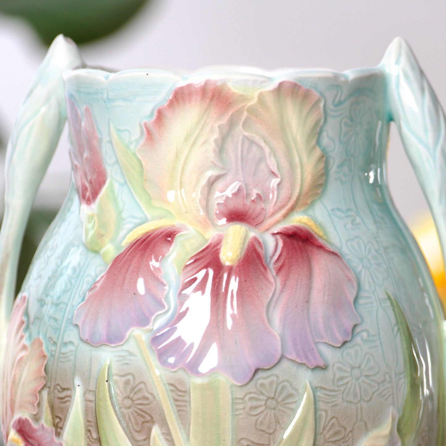 Grand vase amphore St Clément en barbotine Art Nouveau