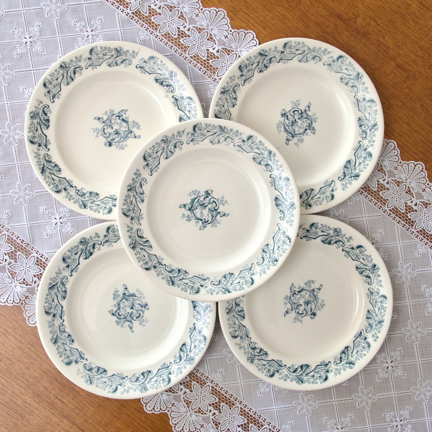 5 assiettes plates terre de fer XIXe - Longwy Russe TBE