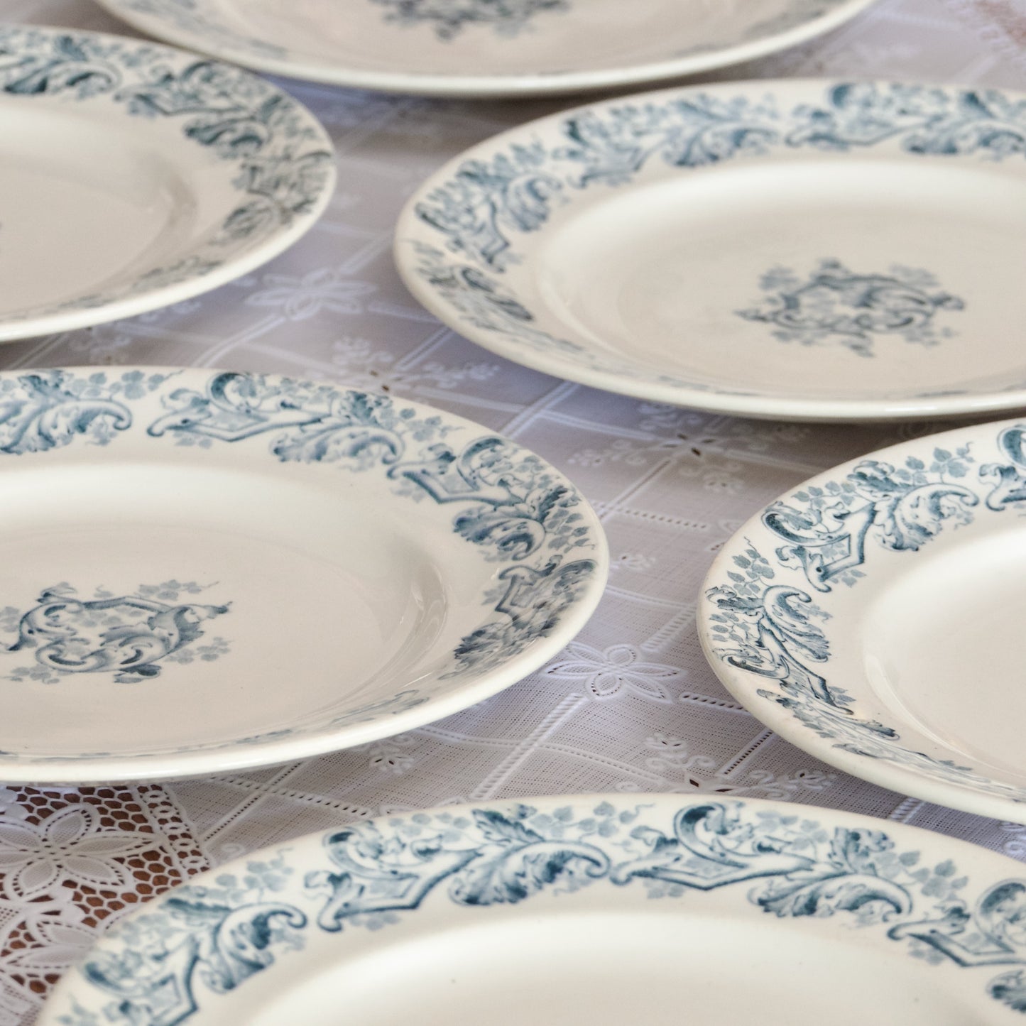 10 assiettes terre de fer XIXe - Longwy "Russe"