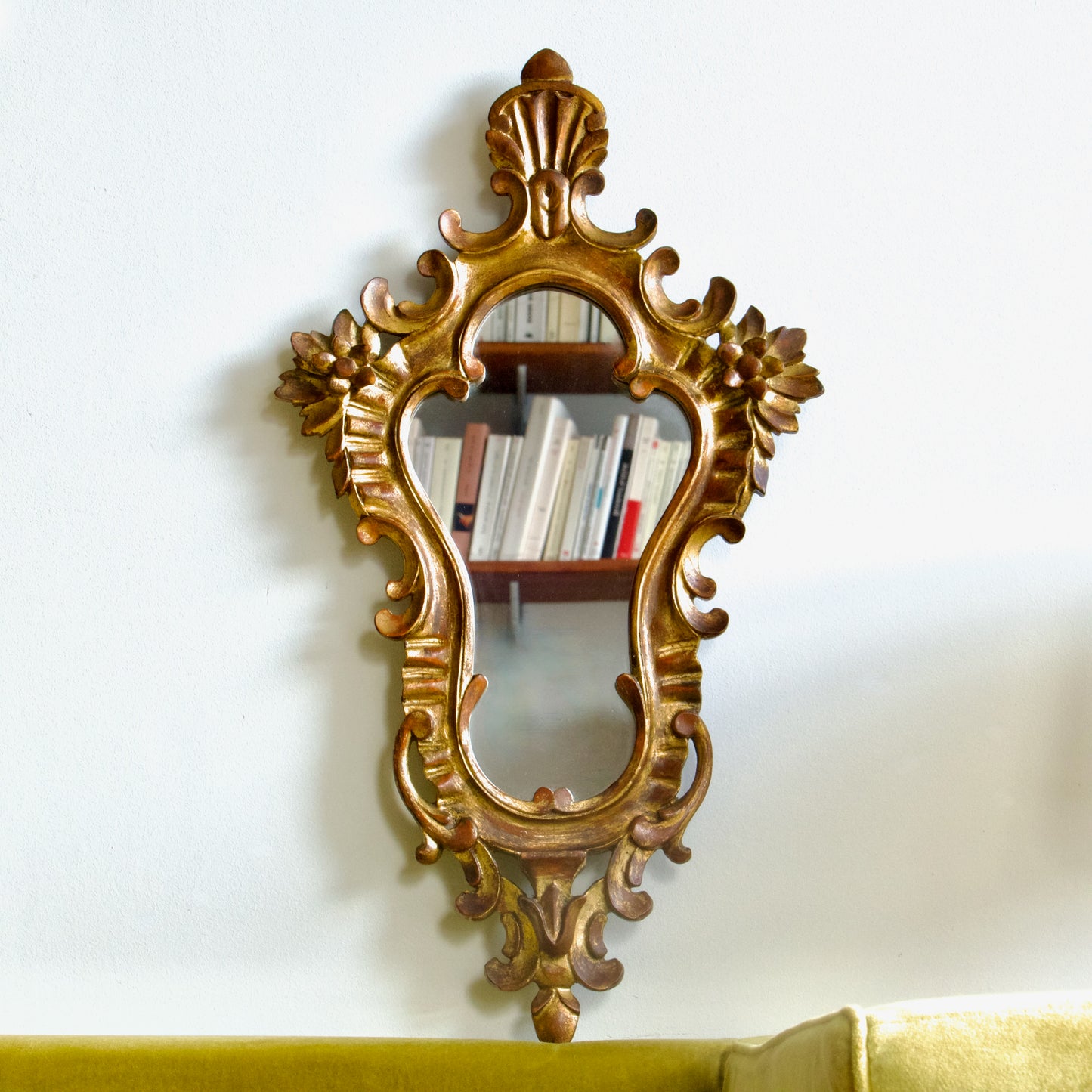 Miroir doré baroque allongé