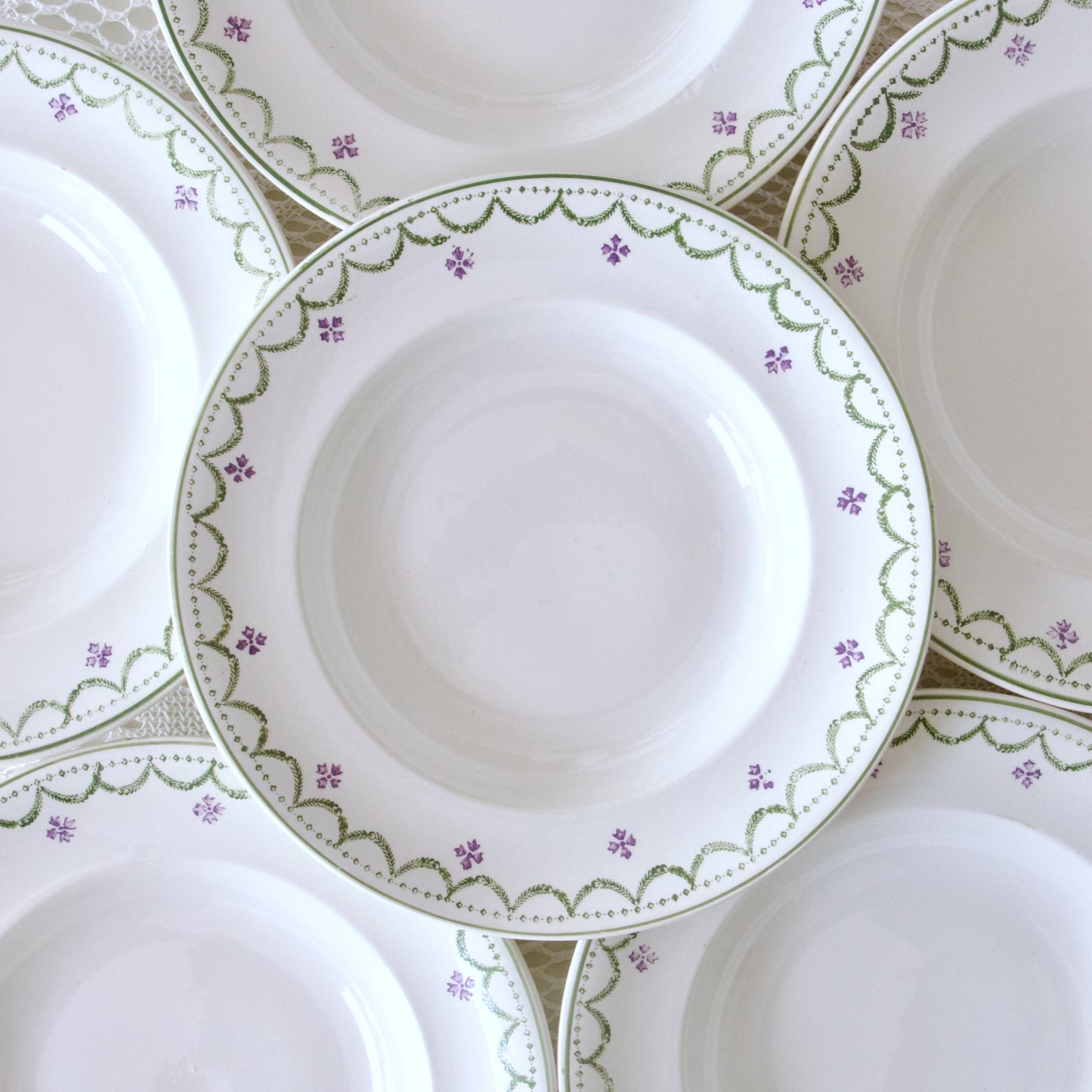 12 assiettes creuses Longwy "Violetta"