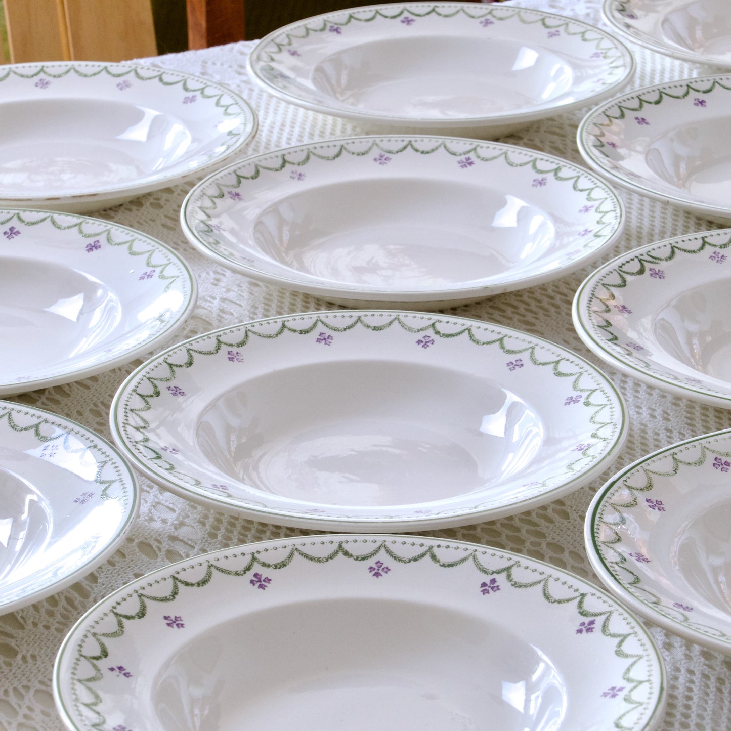 12 assiettes creuses Longwy "Violetta"