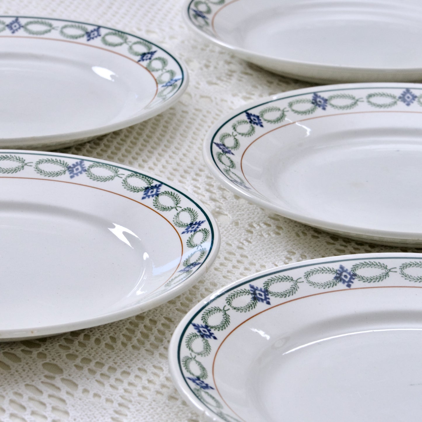 5 assiettes St Amand "5000" guirlande - terre de fer