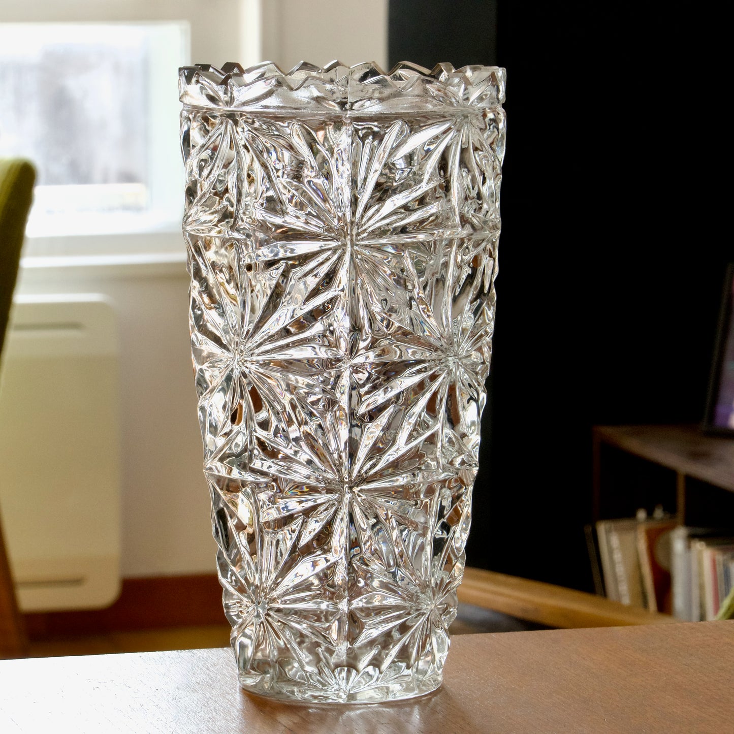 Grand vase vintage en verre taillé en étoiles