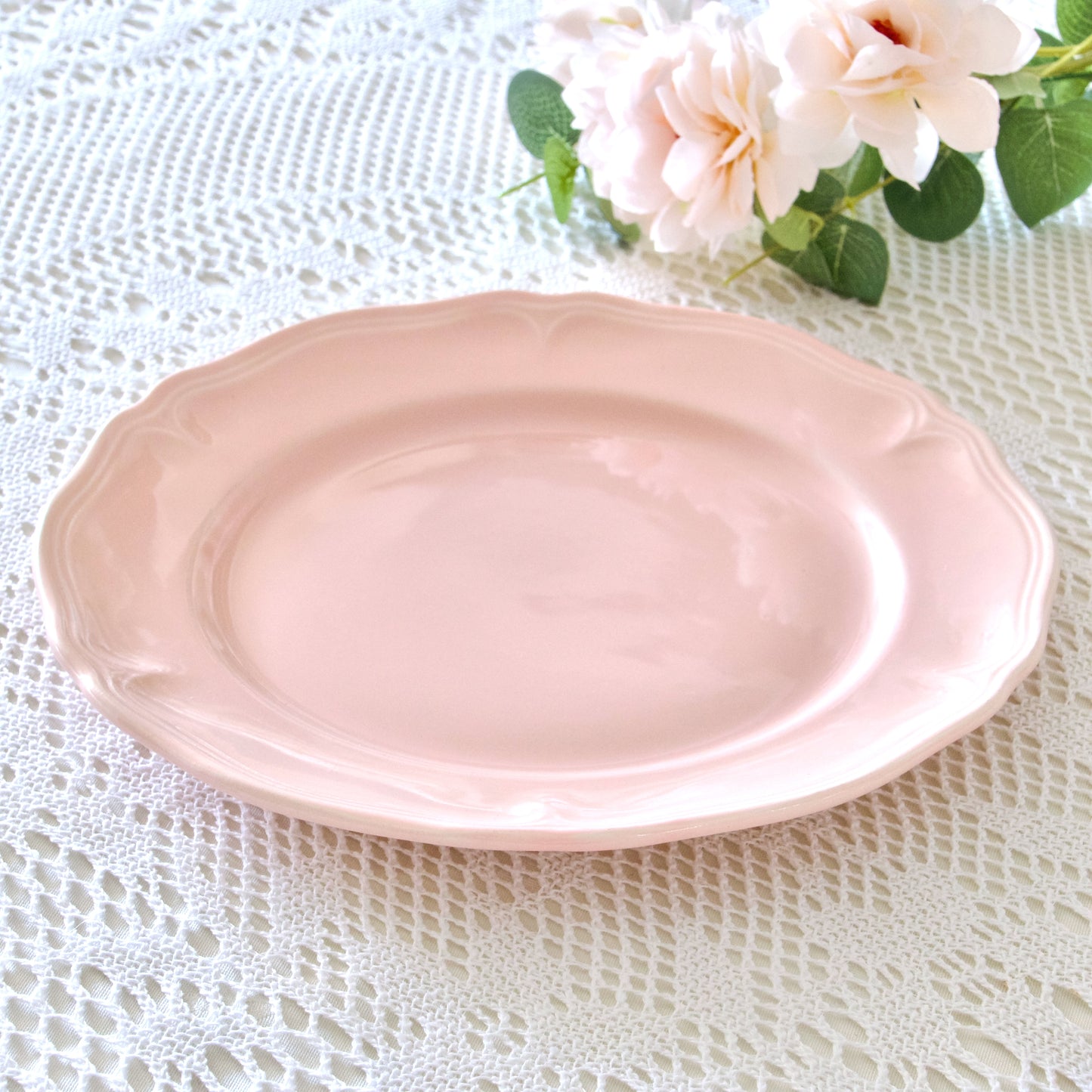 Grande assiette / plat rond vintage en faïence rose