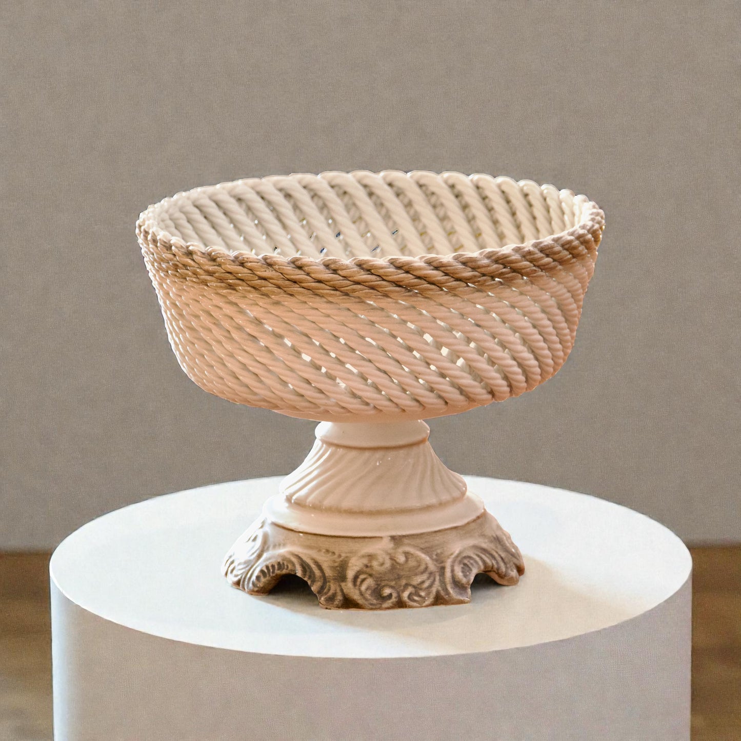 Petite corbeille / coupe tressée ajourée du XIXe en majolique de Bassano