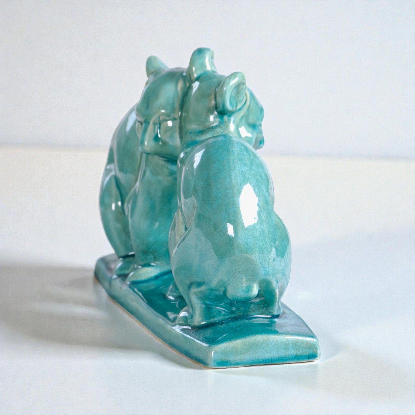 Statuette aux oursons entrelacés LV Ceram