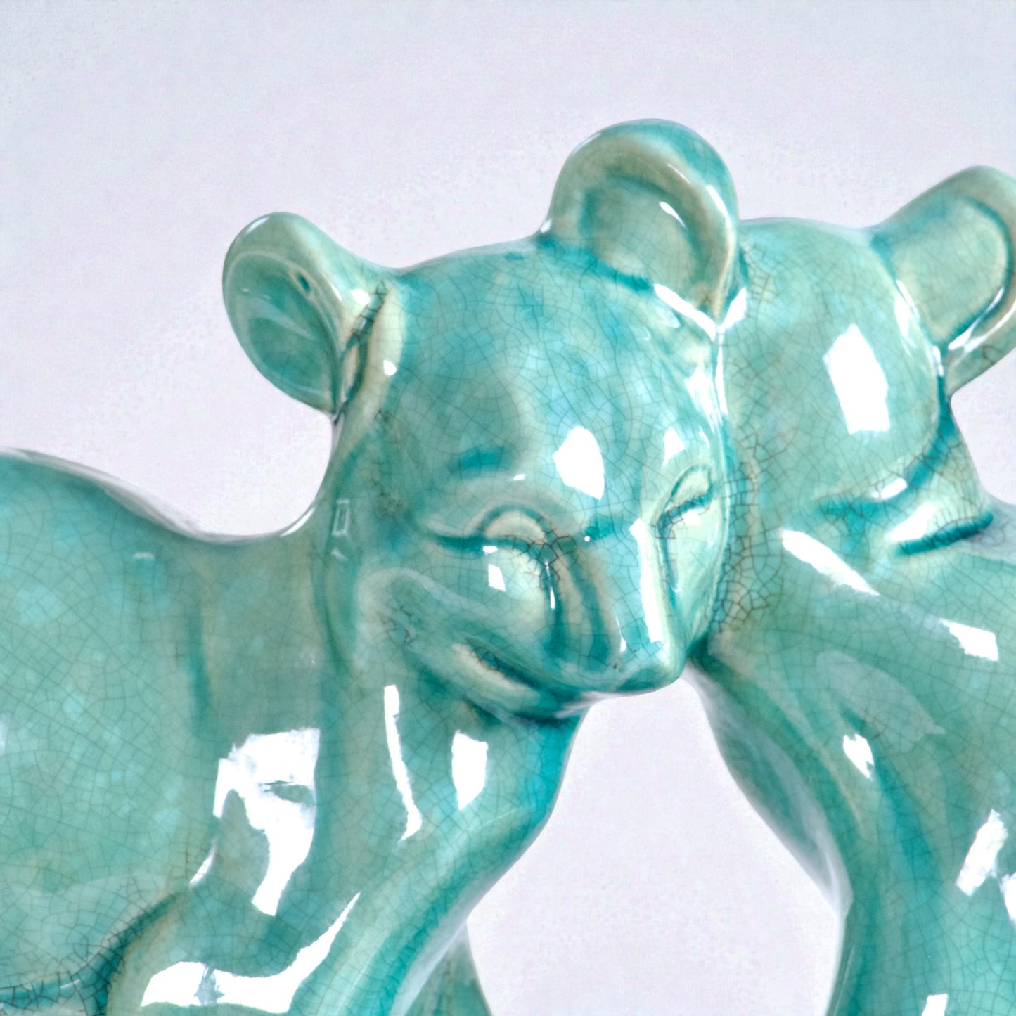 Statuette aux oursons entrelacés LV Ceram