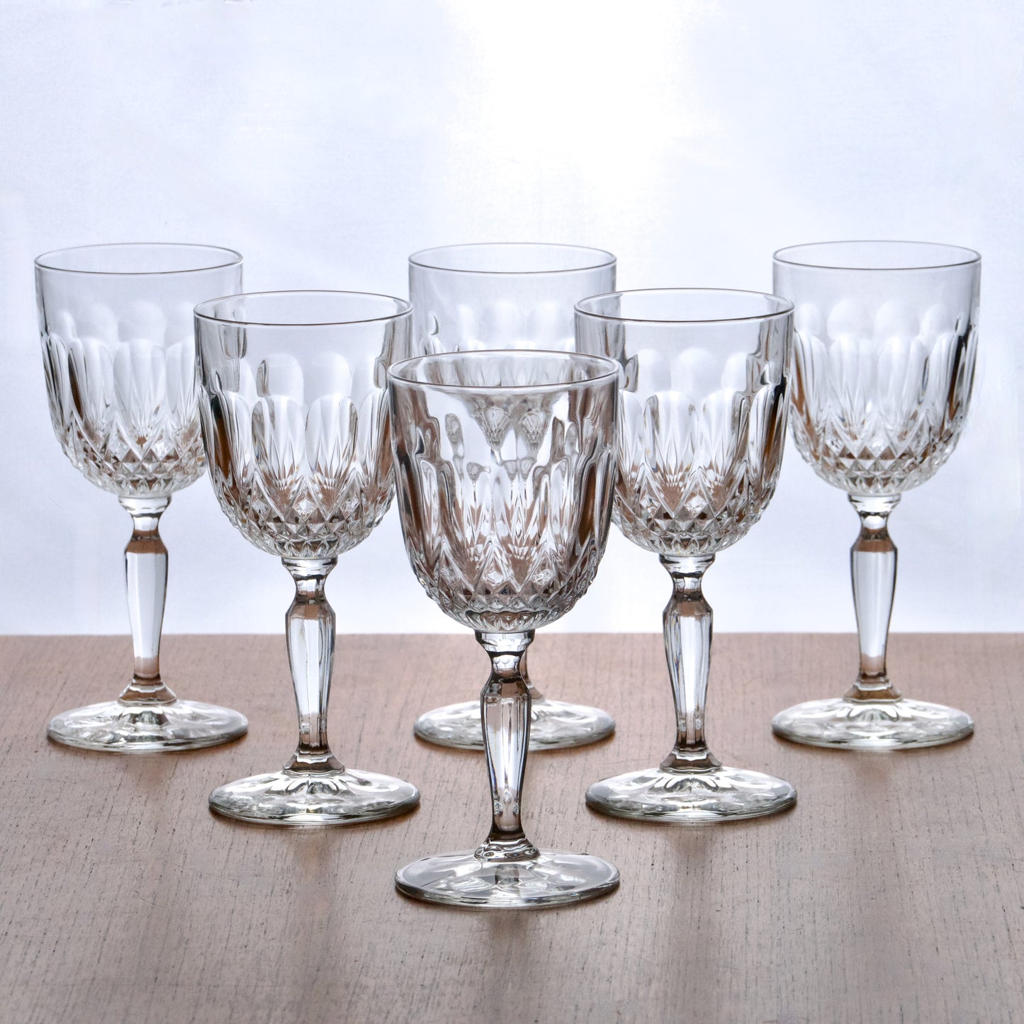 6 verres à vin anciens ciselure gouttes et diamant