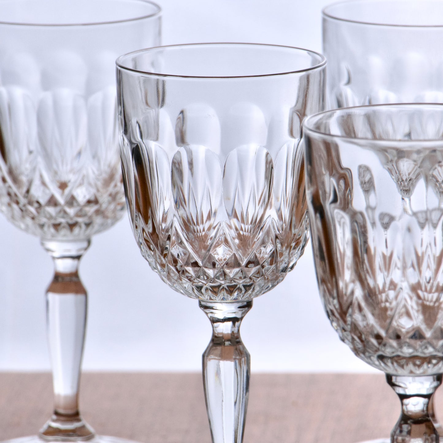 6 verres à vin anciens ciselure gouttes et diamant