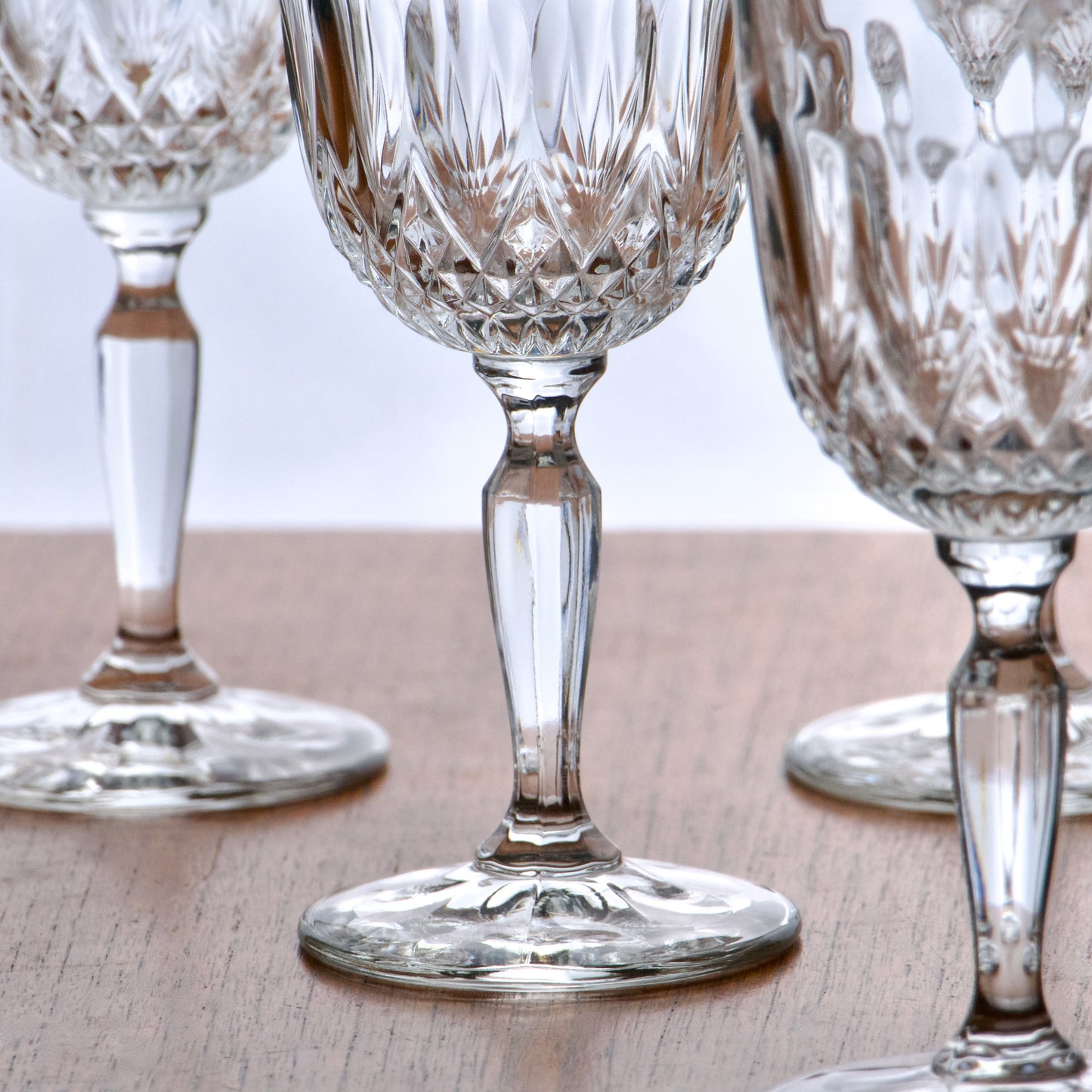 6 verres à vin anciens ciselure gouttes et diamant