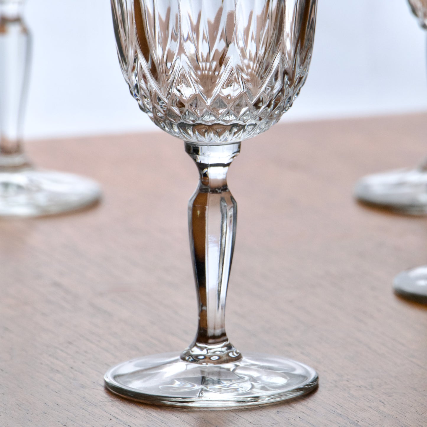 6 verres à vin anciens ciselure gouttes et diamant