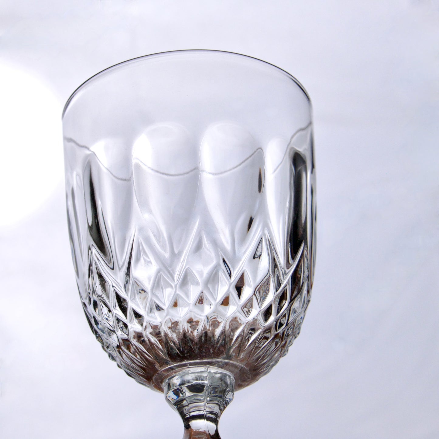 6 verres à vin anciens ciselure gouttes et diamant