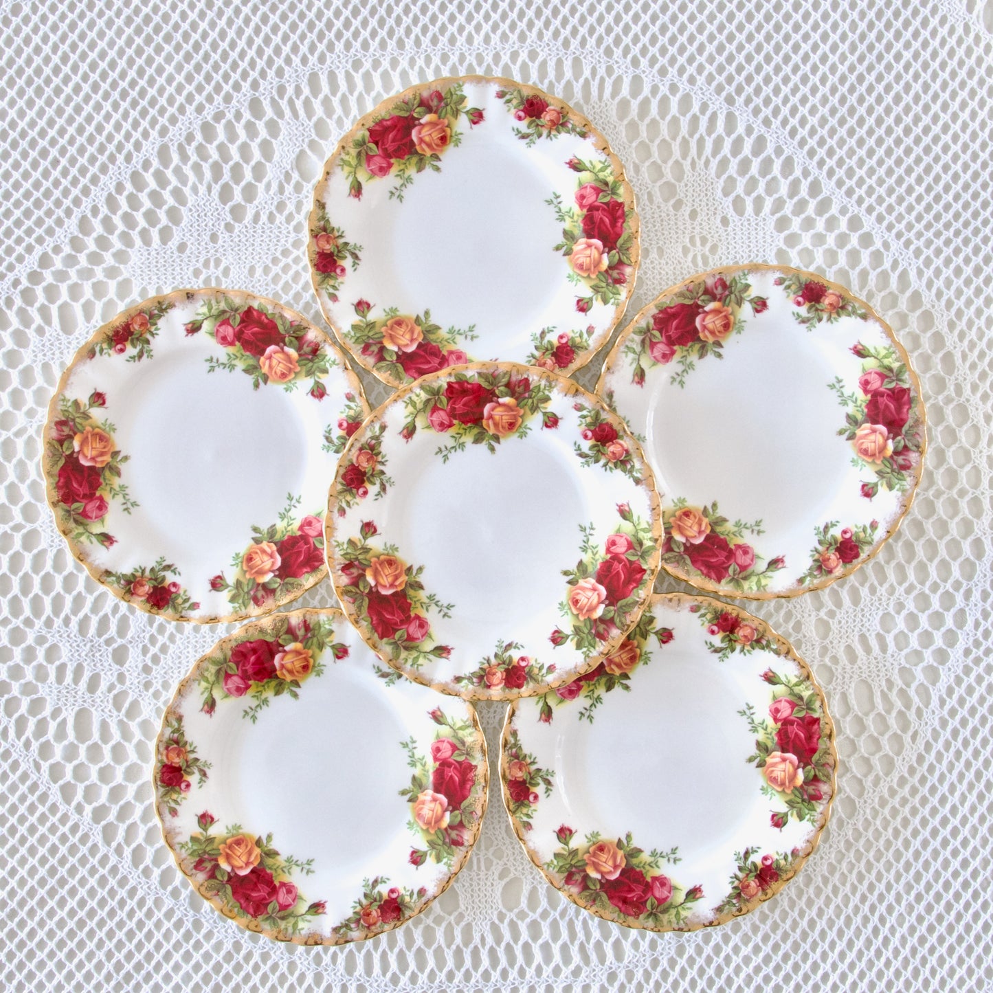 6 petites assiettes en porcelaine Royal Albert "Old Country Roses"