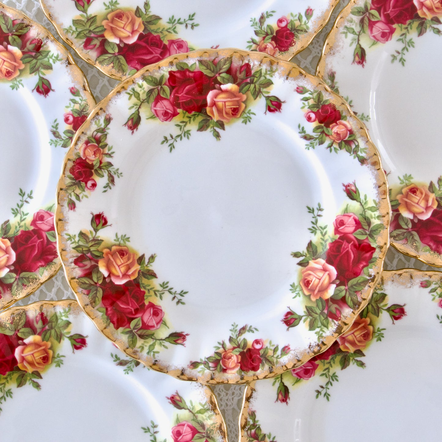 6 petites assiettes en porcelaine Royal Albert "Old Country Roses"