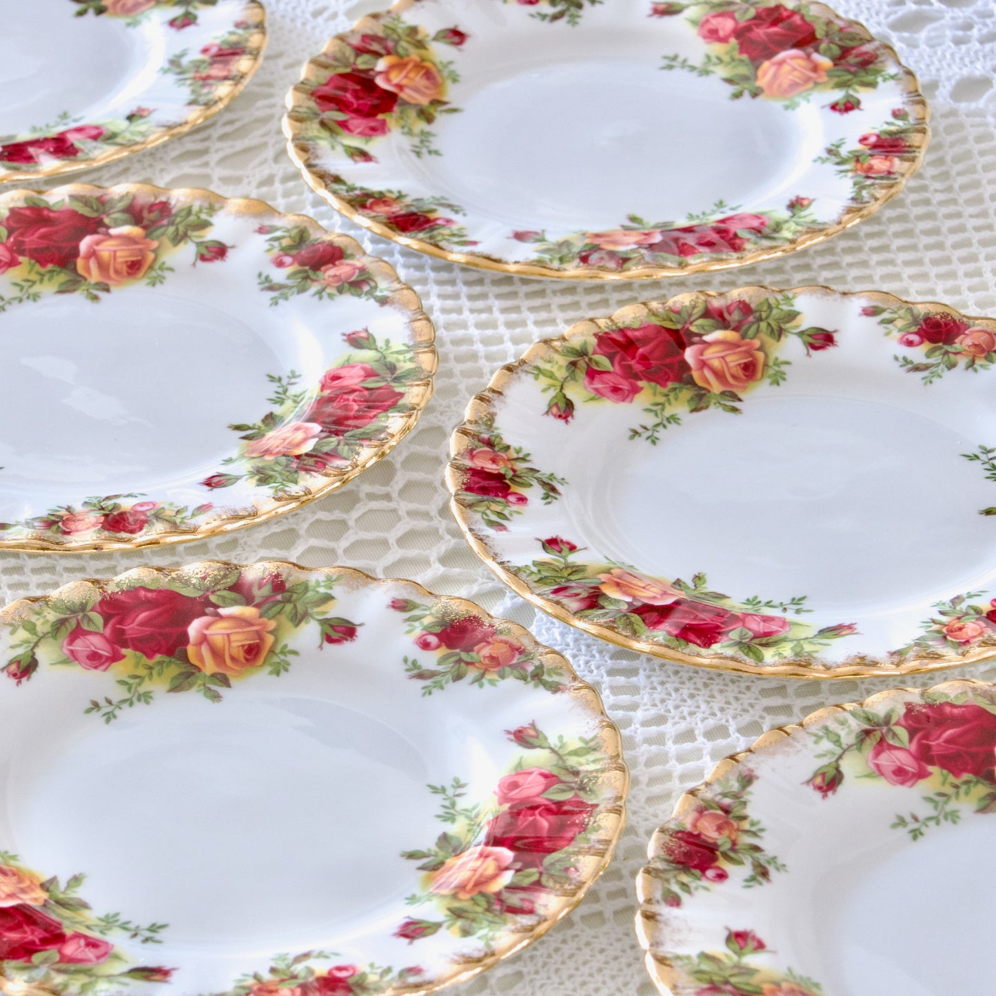 6 petites assiettes en porcelaine Royal Albert "Old Country Roses"