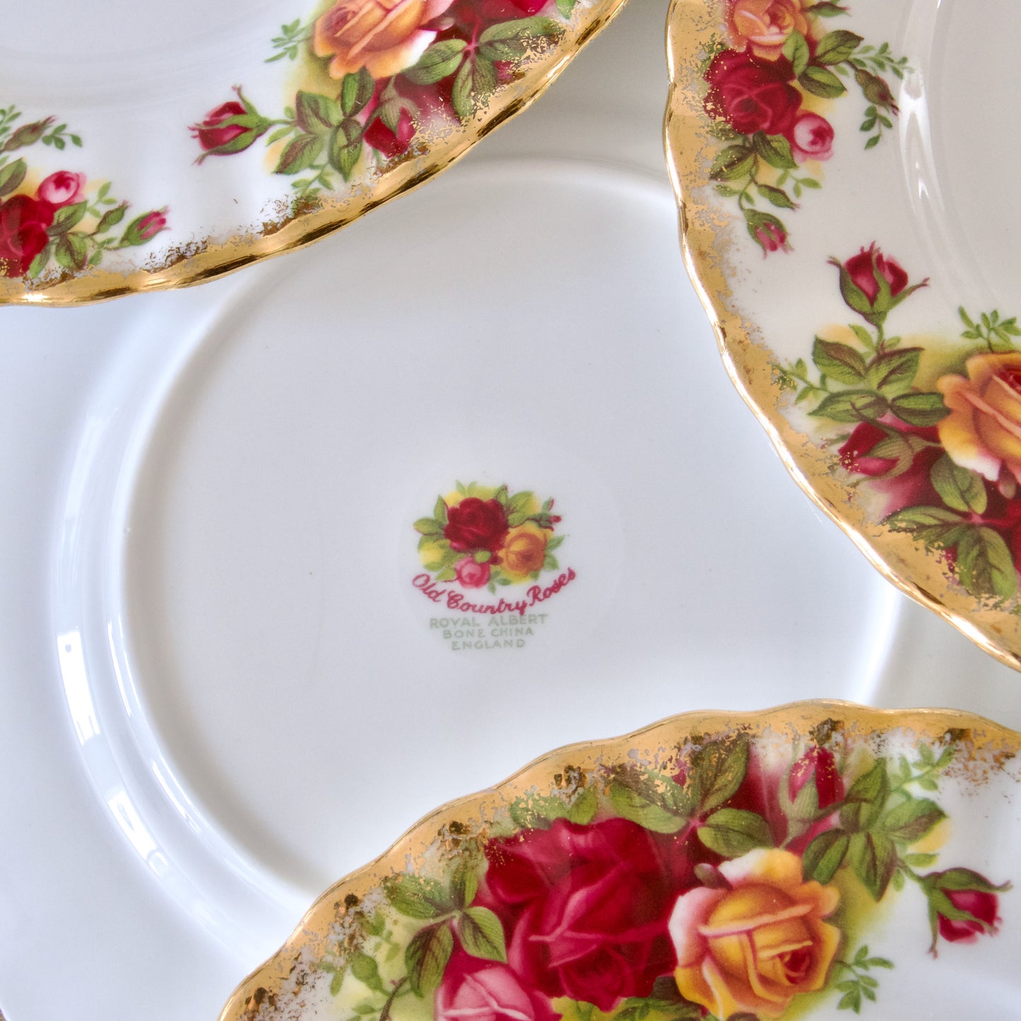 6 petites assiettes en porcelaine Royal Albert "Old Country Roses"