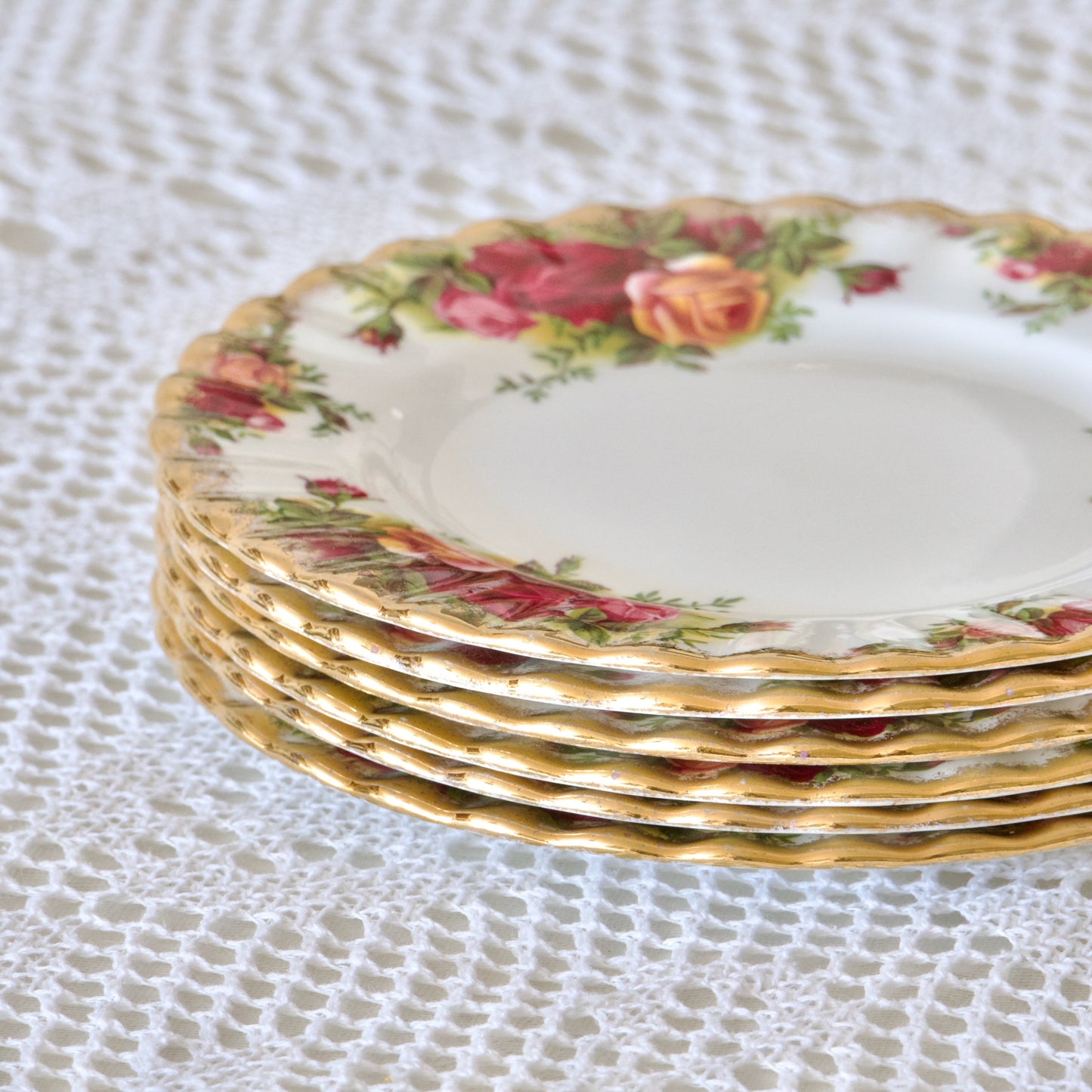 6 petites assiettes en porcelaine Royal Albert "Old Country Roses"