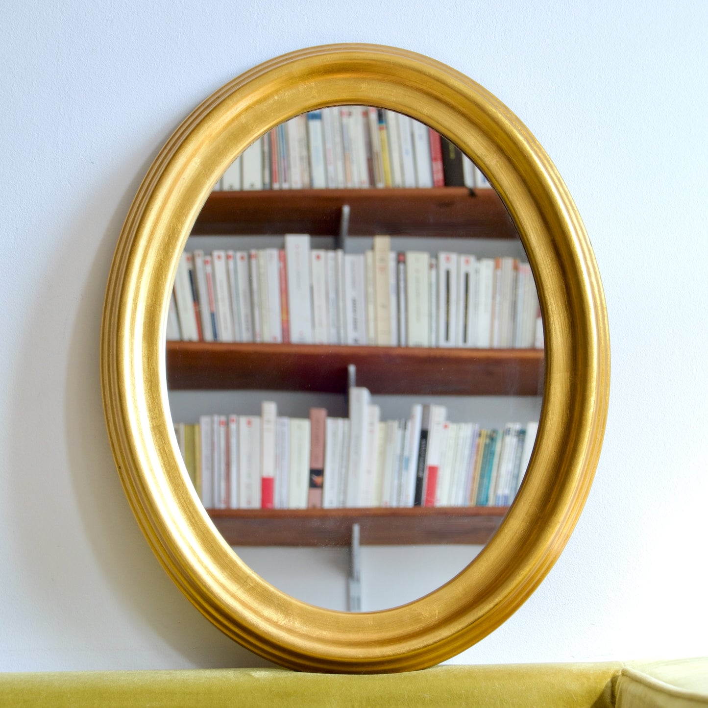 Miroir ovale vintage en bois doré