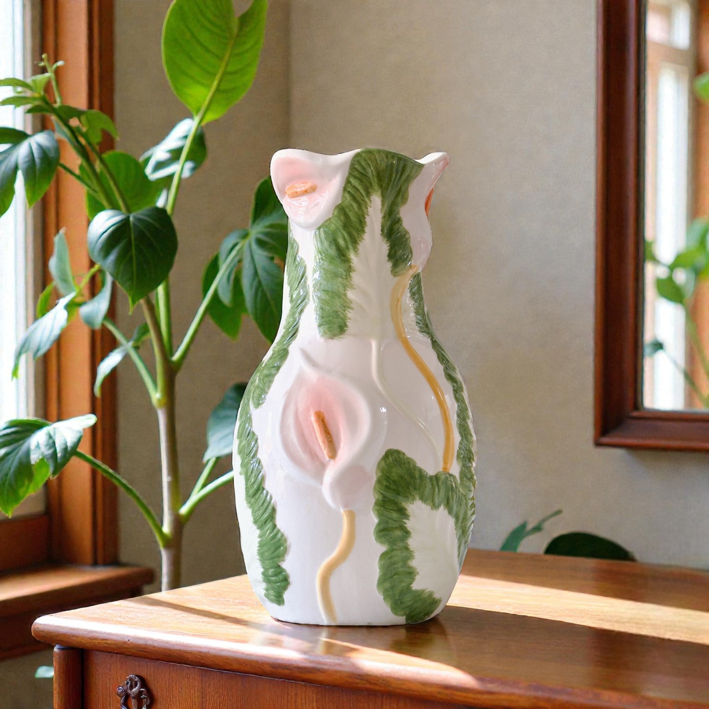 Grand vase en barbotine fleurs d'Arum