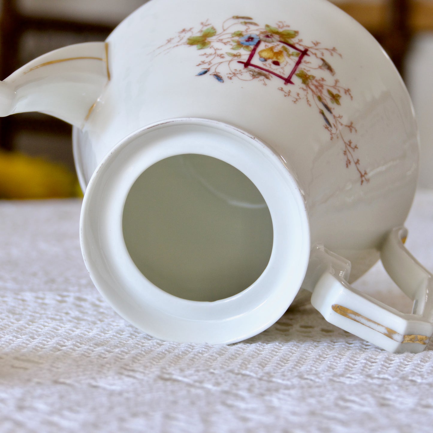 Cafetière en porcelaine décor d'oiseaux