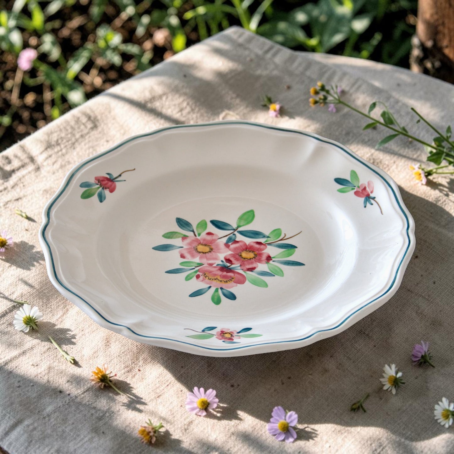 Assiette sur piédouche Sarreguemines "Amazonas"