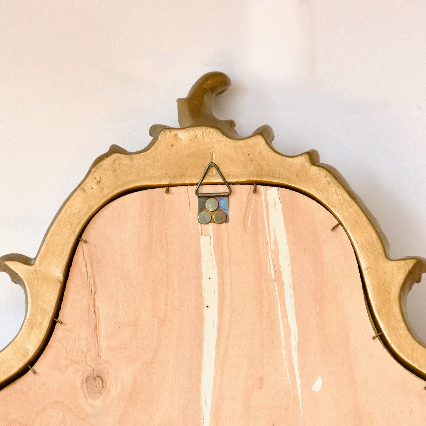 Grand miroir doré baroque en bois et stuc