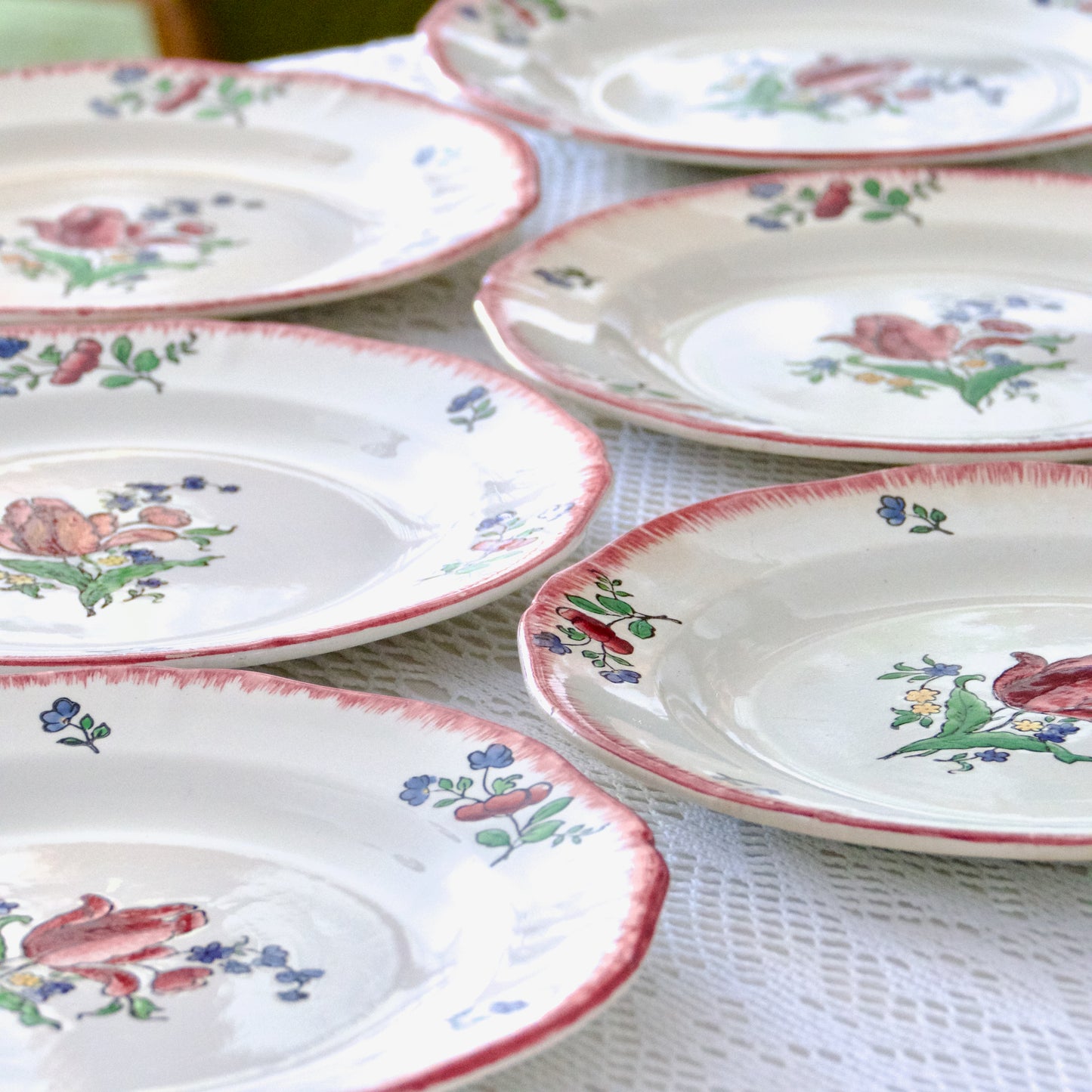 6 assiettes plates XIXe Gien "Lorraine" pâtinées