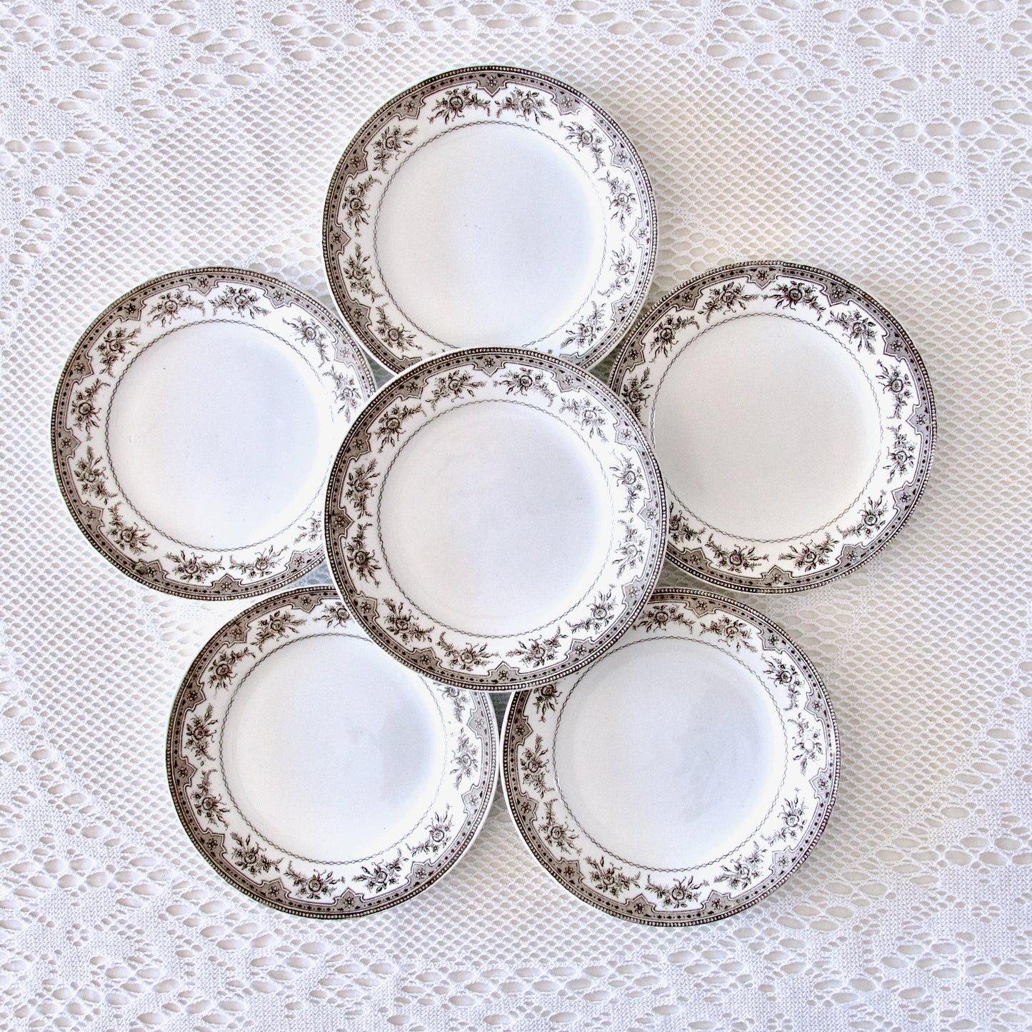 Assiettes à dessert Onnaing collection "Roses-Mousses" - terre de fer