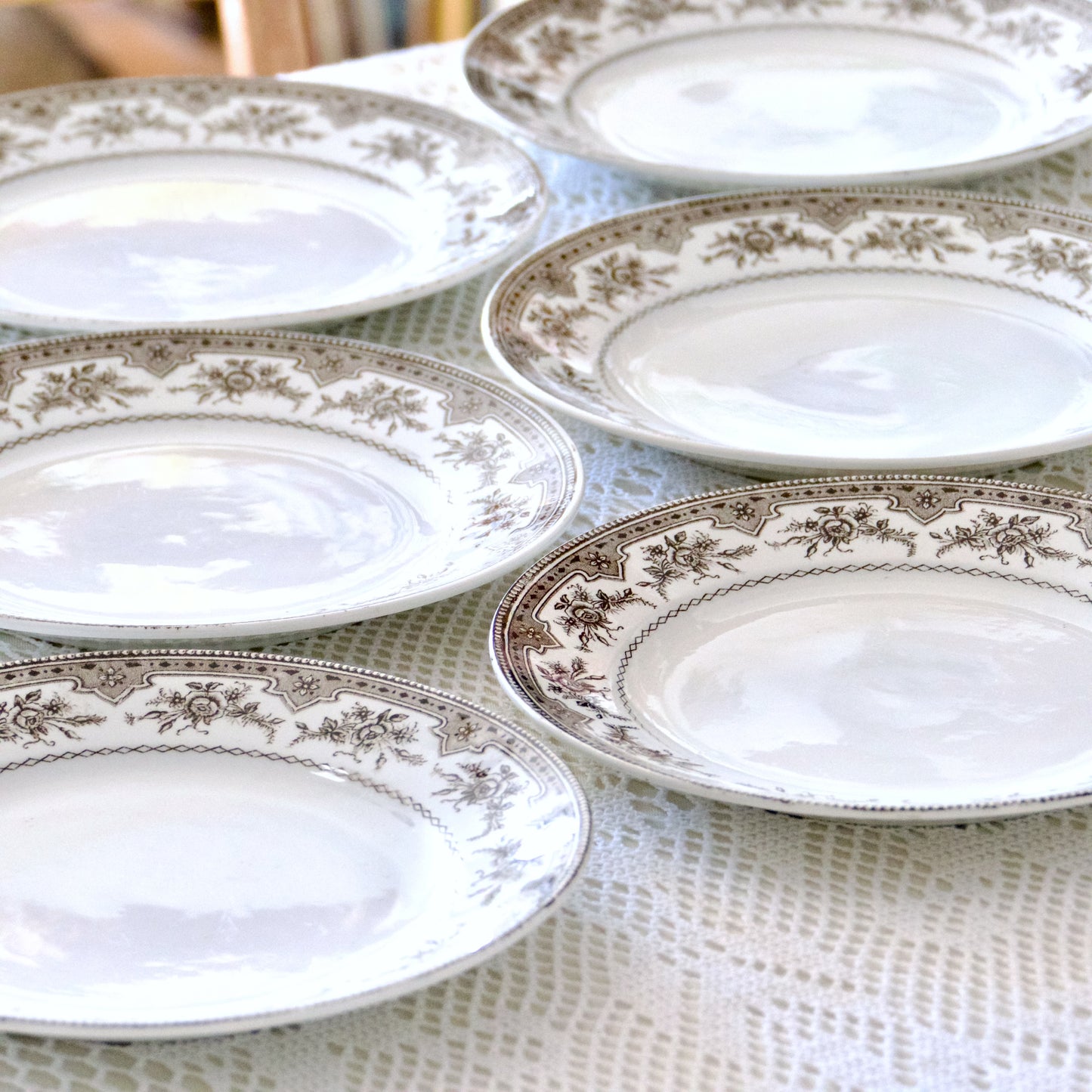 Assiettes à dessert Onnaing collection "Roses-Mousses" - terre de fer