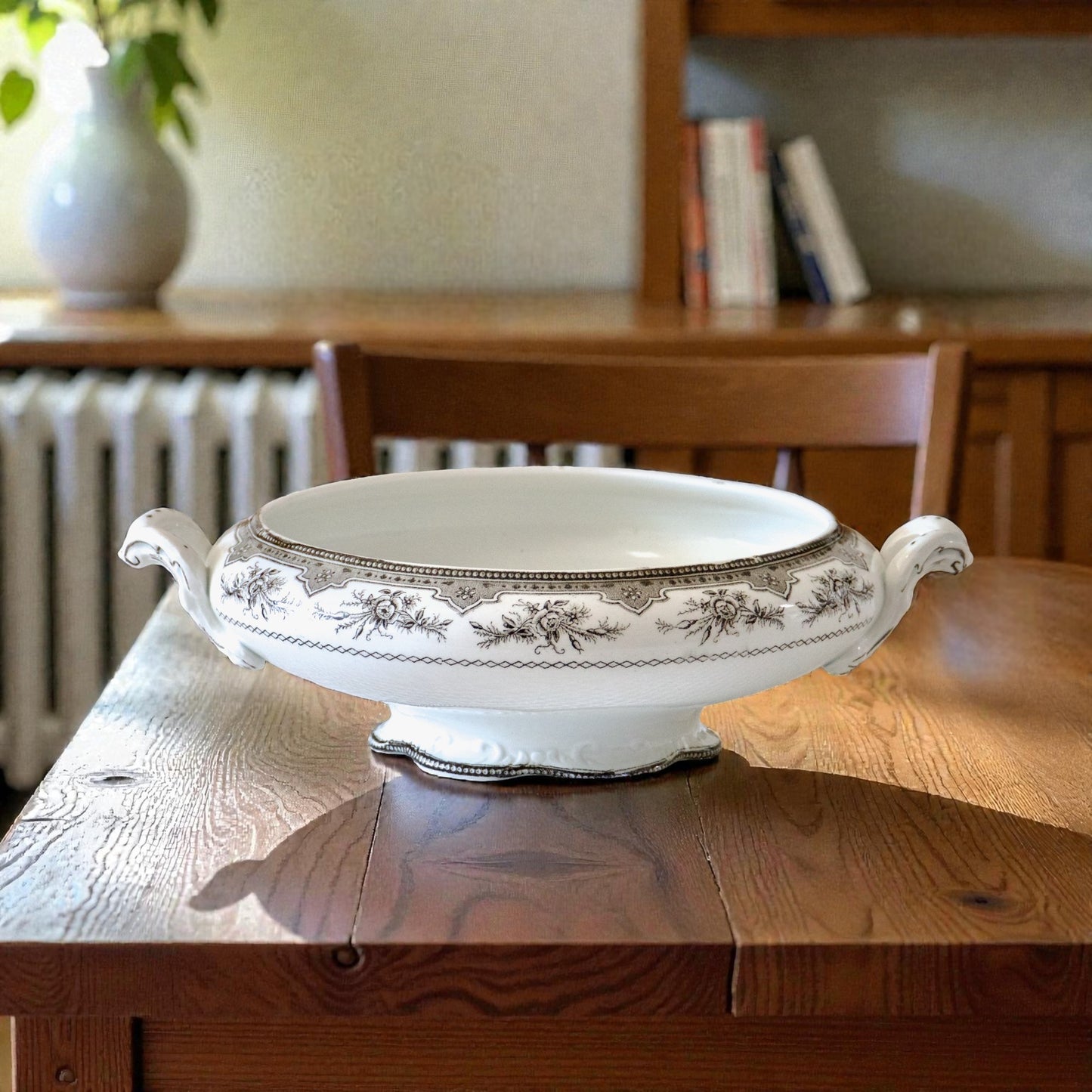 Légumier / saladier terre de fer signé Onnaing collection "Roses Mousses"