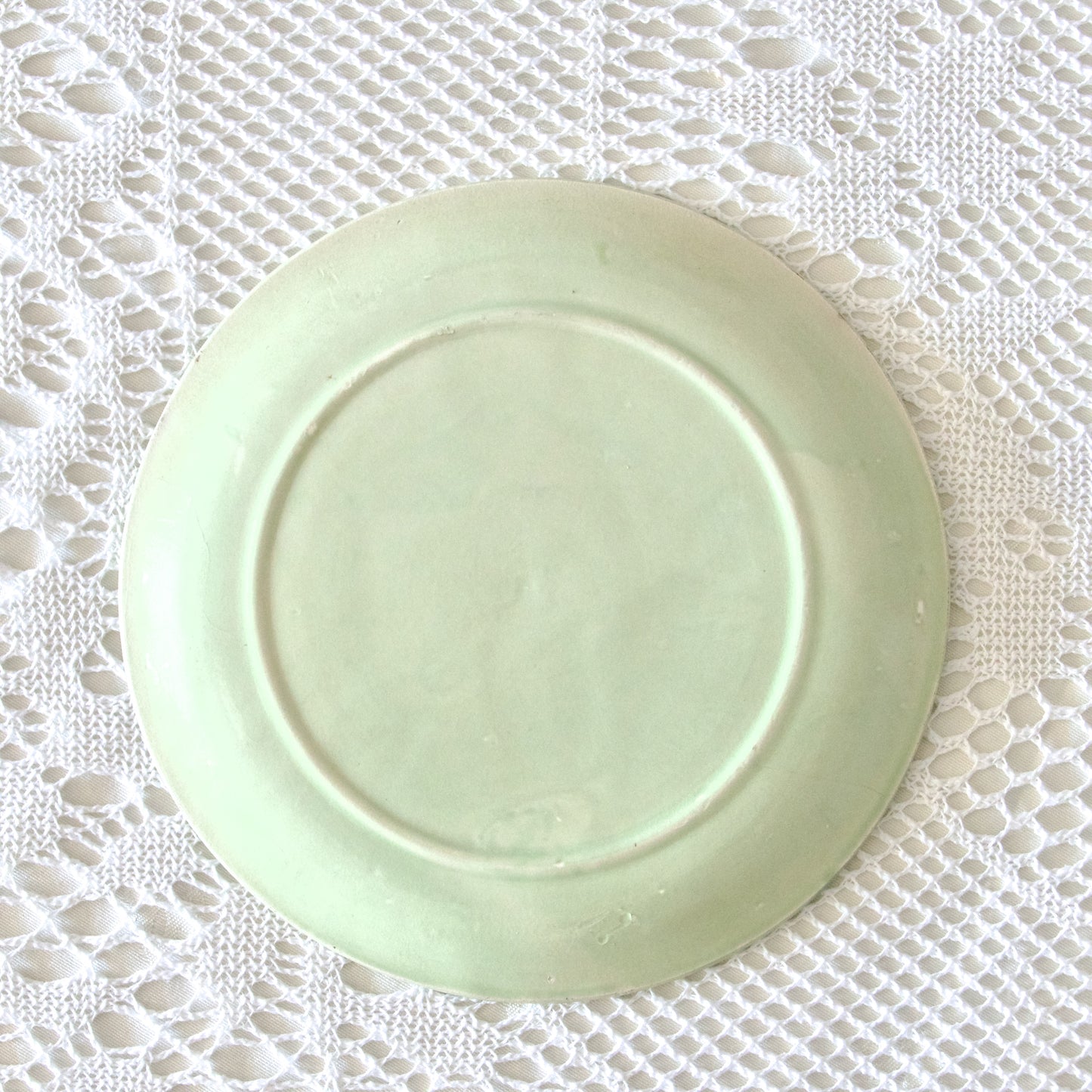 Assiette XIXe en barbotine mésanges - modèle vert