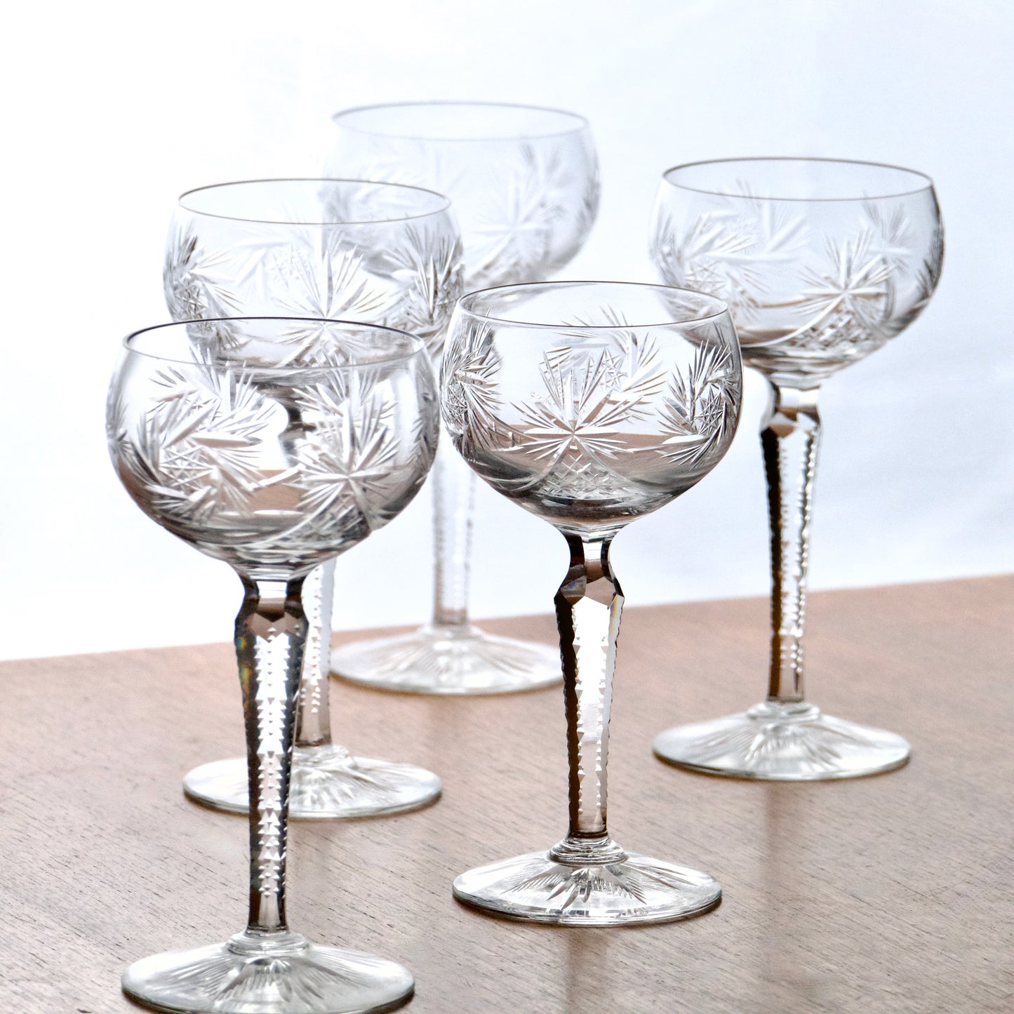 Set de 5 verres à vin anciens en cristal Val Saint Lambert