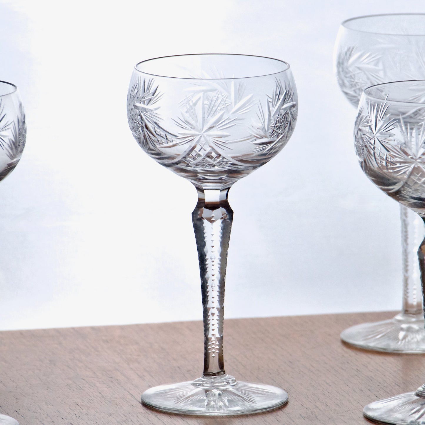 Set de 5 verres à vin anciens en cristal Val Saint Lambert