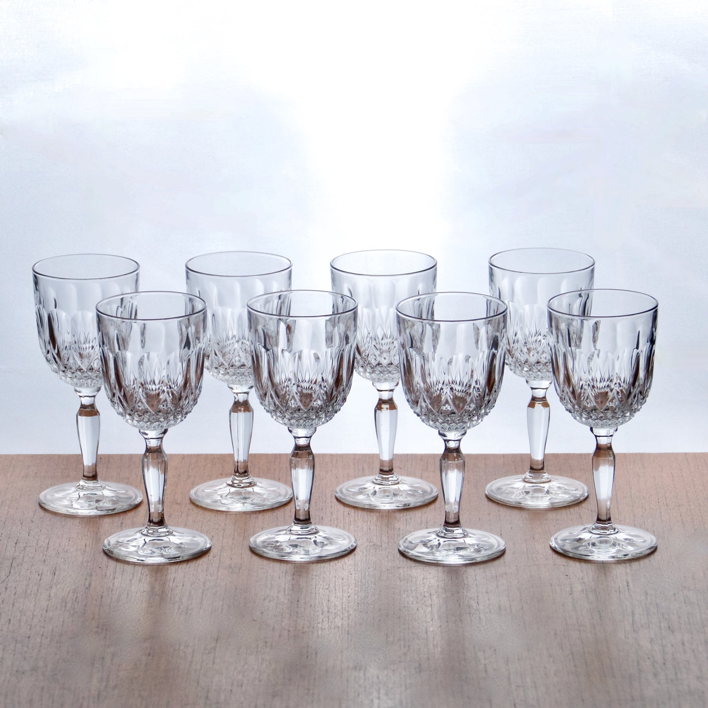 8 verres anciens ciselure goutte et diamant