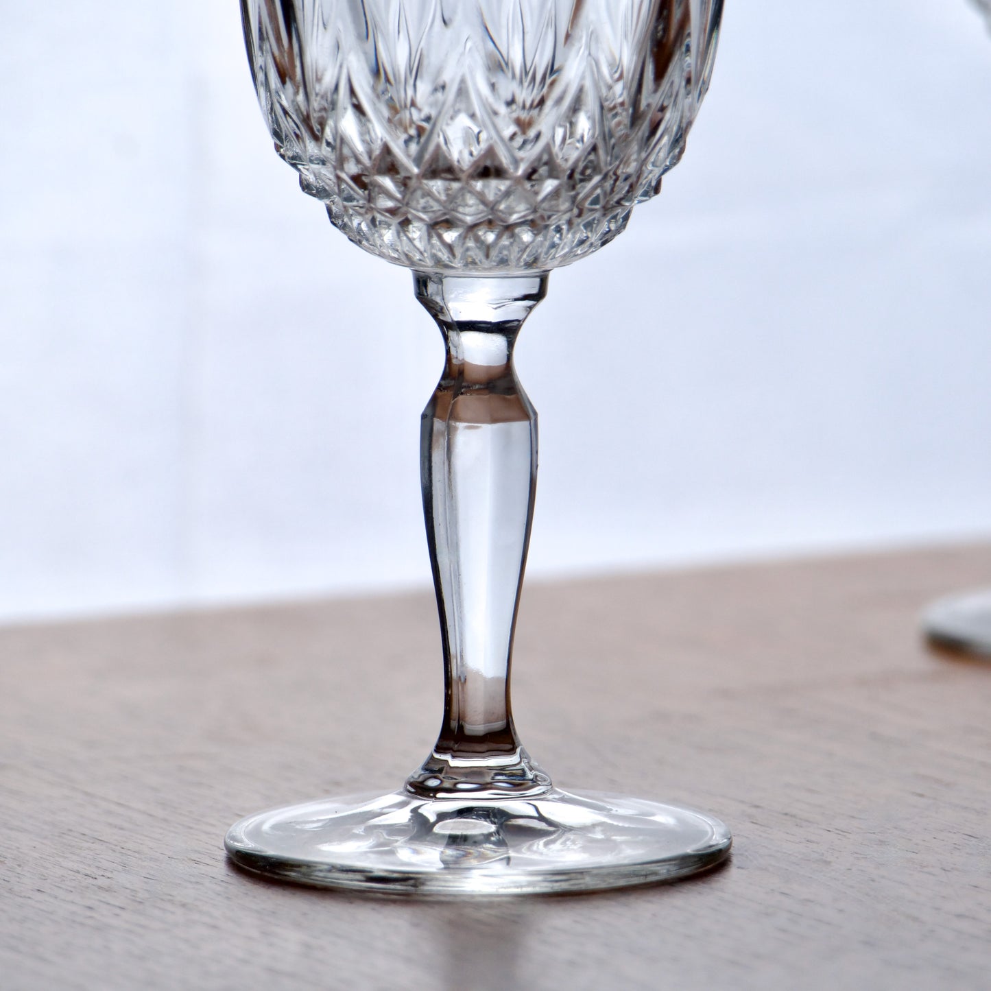 8 verres anciens ciselure goutte et diamant