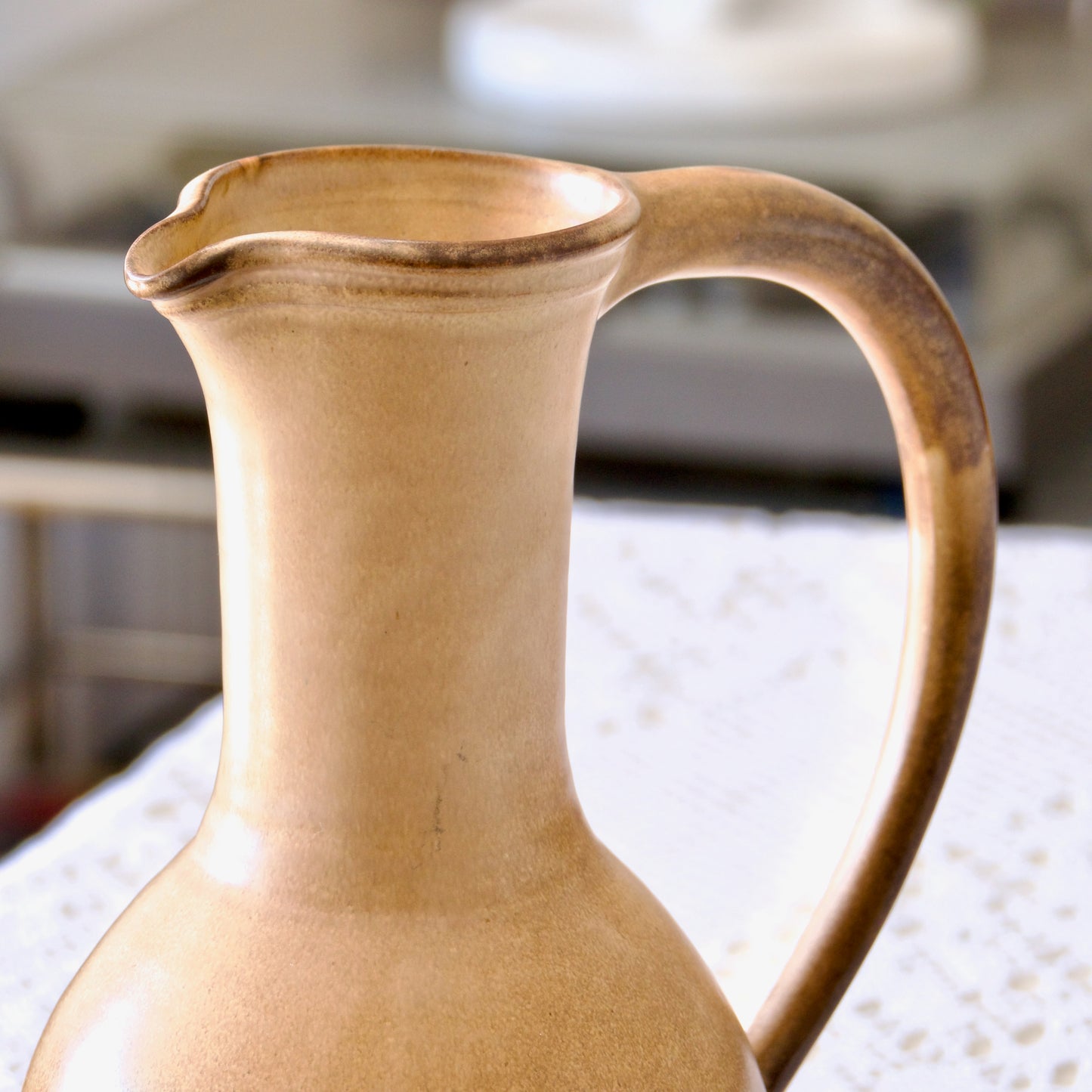 Grande carafe artisanale en grès