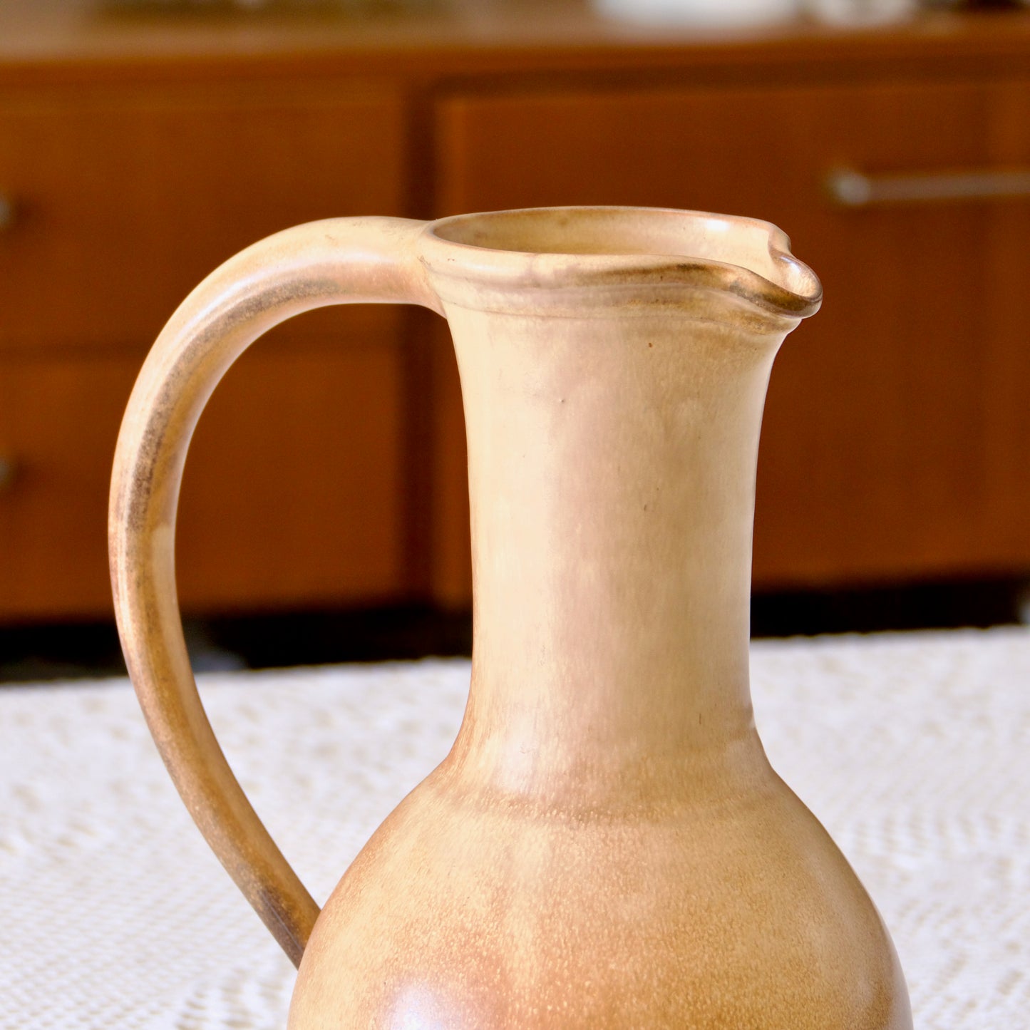 Grande carafe artisanale en grès