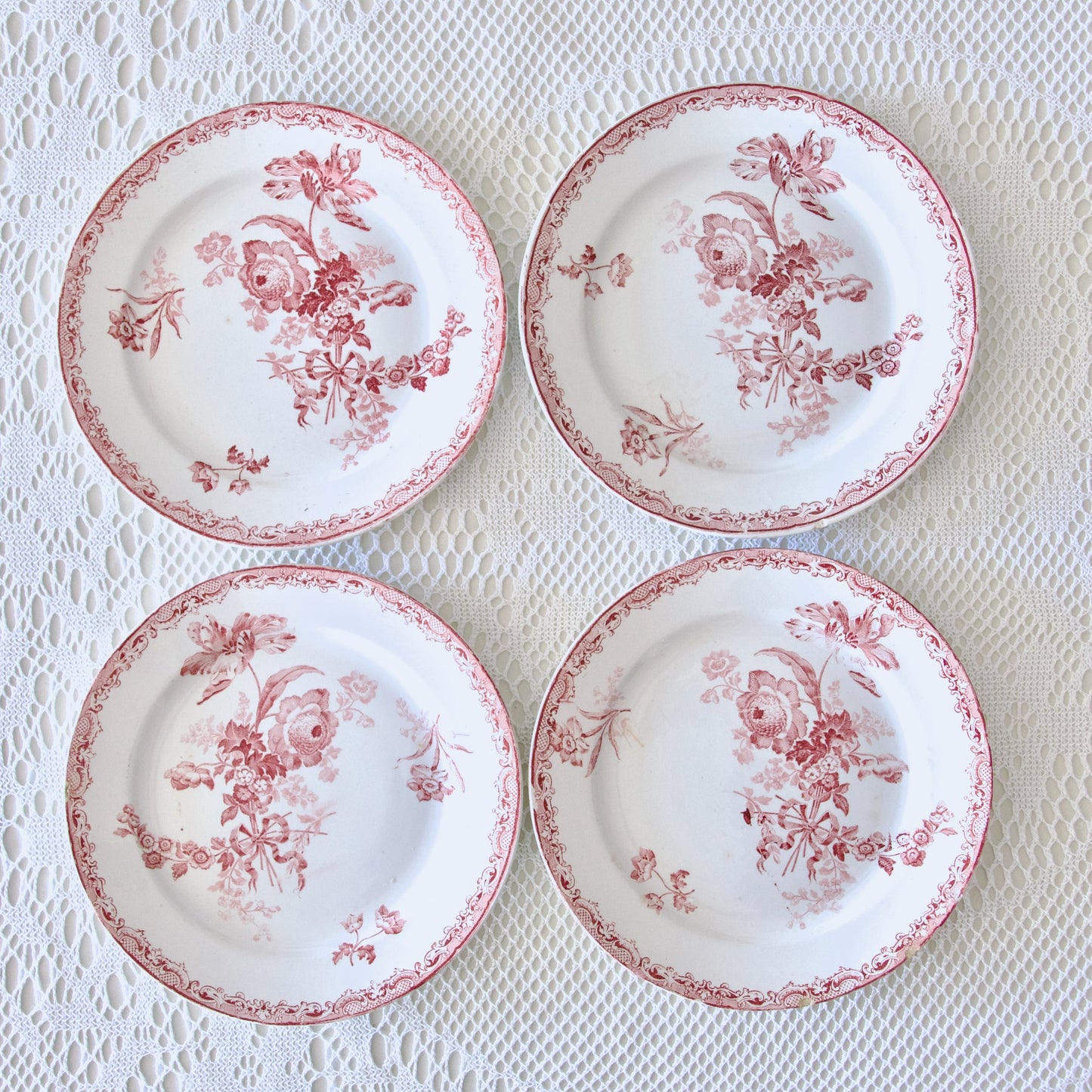 4 assiettes plates Sarreguemines "Fontanges" avec défauts - terre de fer rose