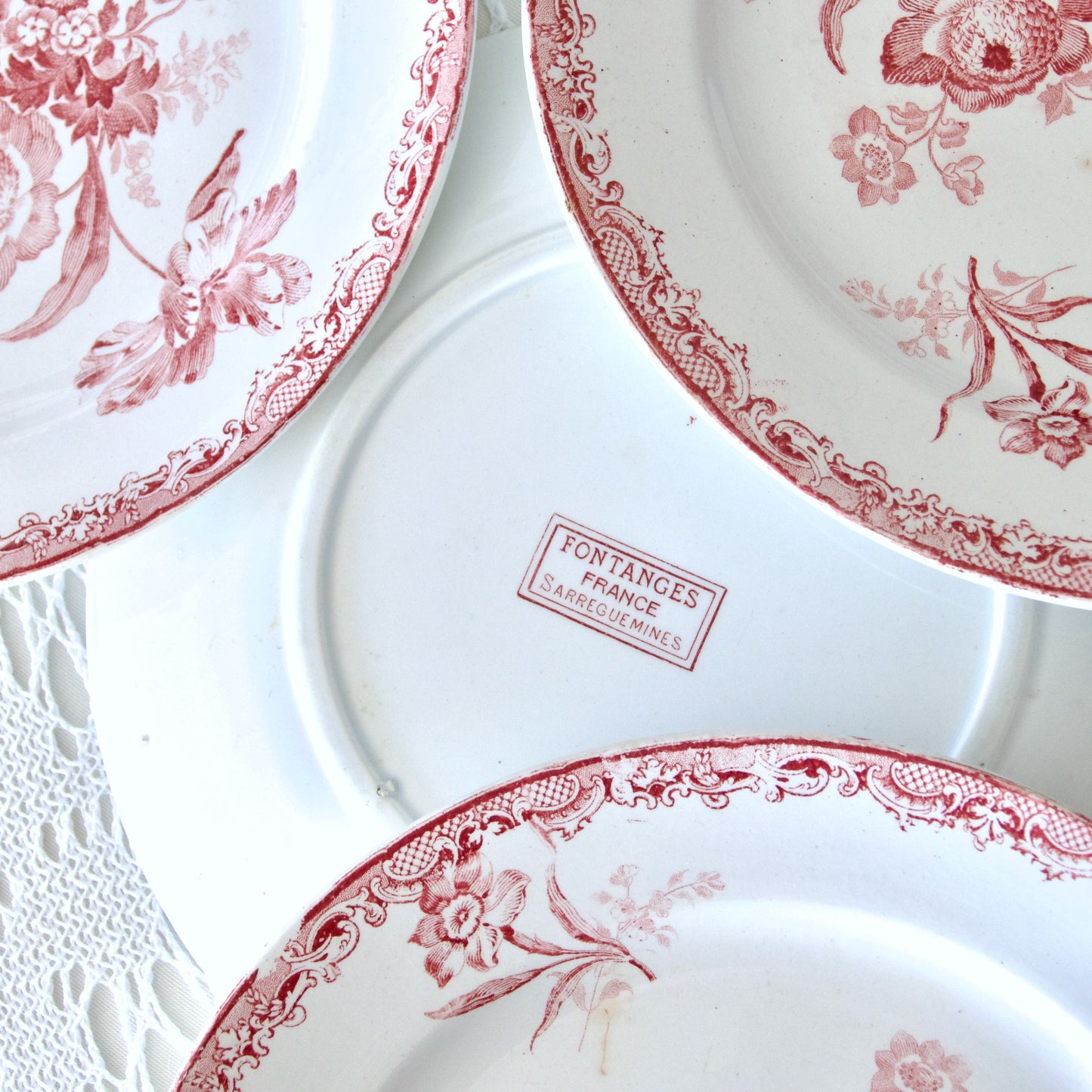 4 assiettes plates Sarreguemines "Fontanges" avec défauts - terre de fer rose