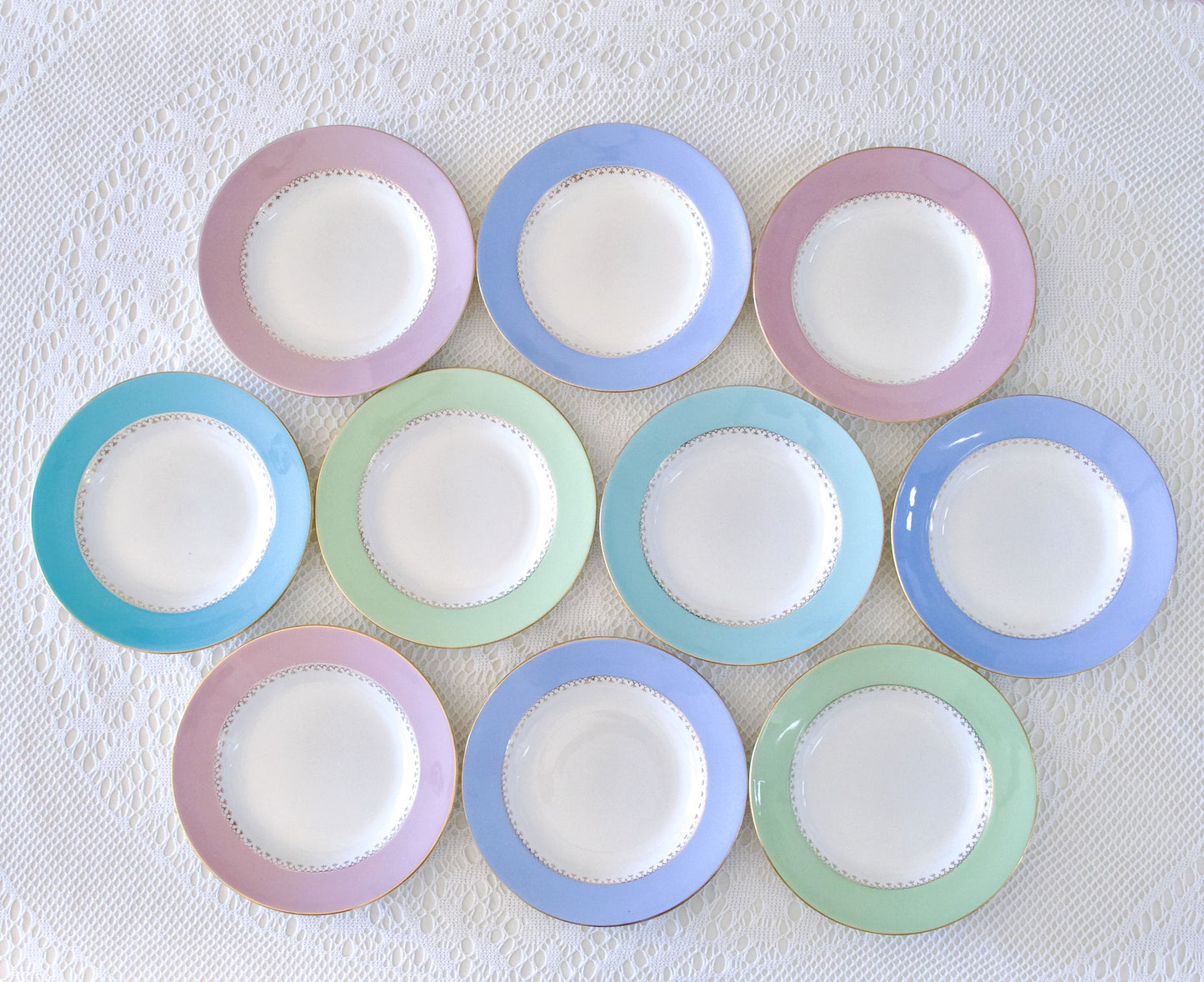 10 assiettes creuses en porcelaine opaque multicolores