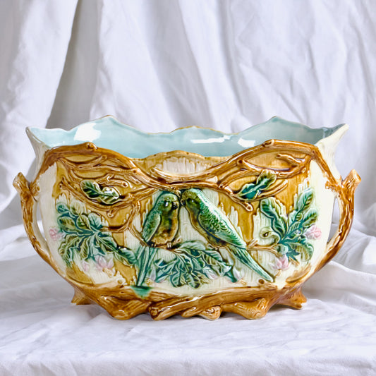 Jardinière XIXe en barbotine signée Onnaing "Les Perruches"