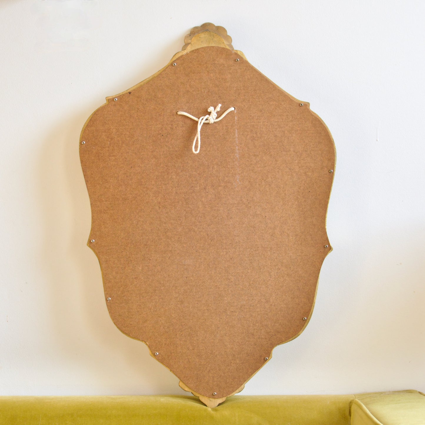 Miroir coquille en bois doré à la feuille d'or