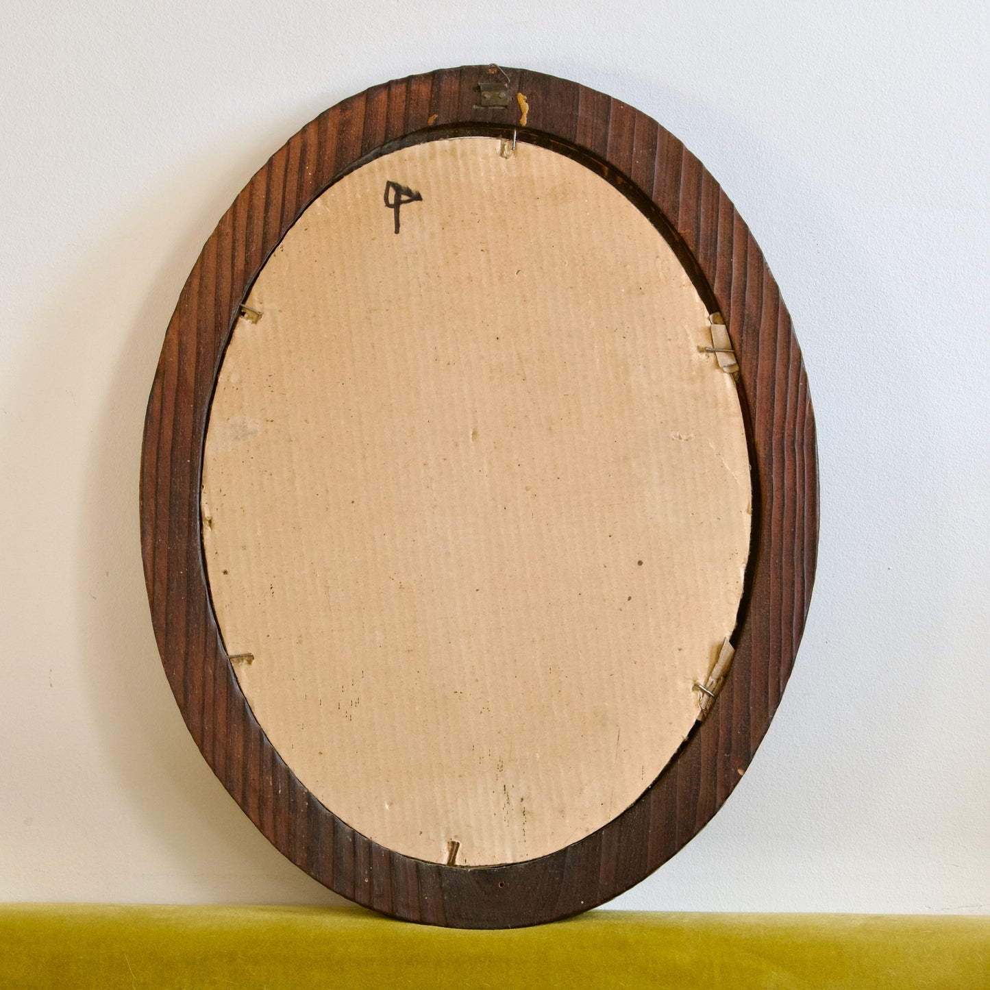 Miroir ovale relief cannelé style scandinave