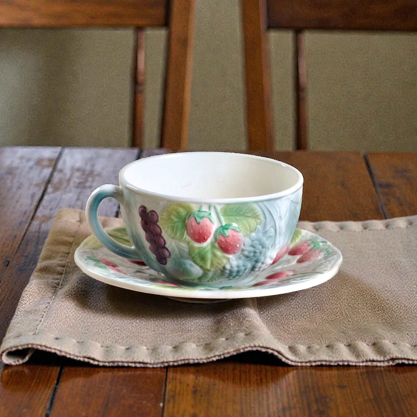 Tasse à chocolat en barbotine de St Clément