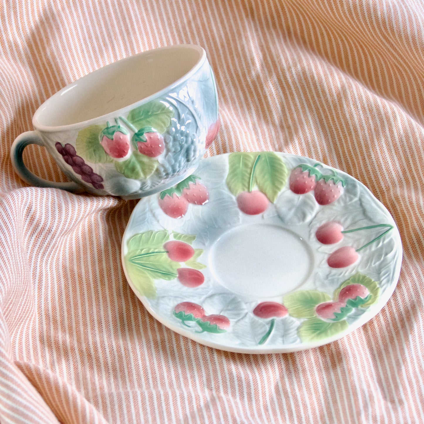 Tasse à chocolat en barbotine de St Clément