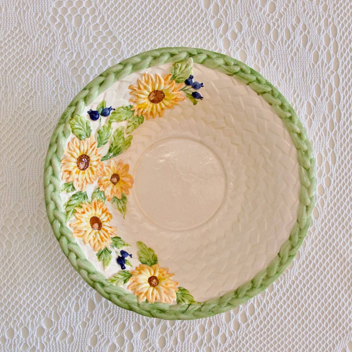 Grand saladier en barbotine tournesol peint à la main