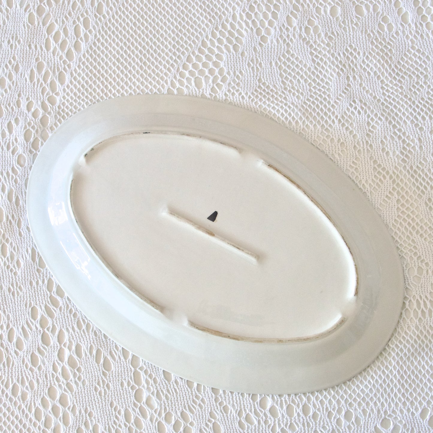 Très grand plat ovale barbotine tournesol peint main